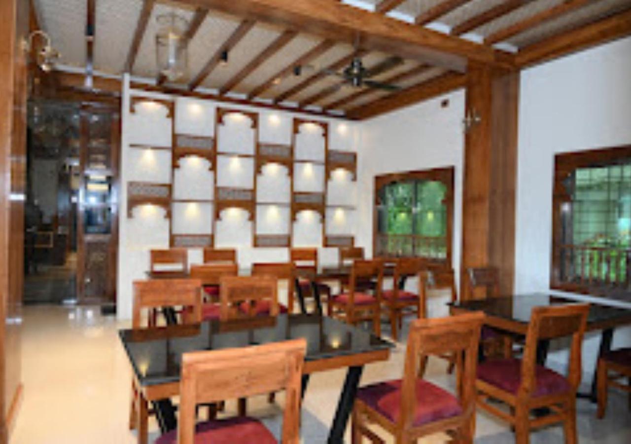 Hotel Rajwada Kapurhol Kapurwahal Exteriör bild