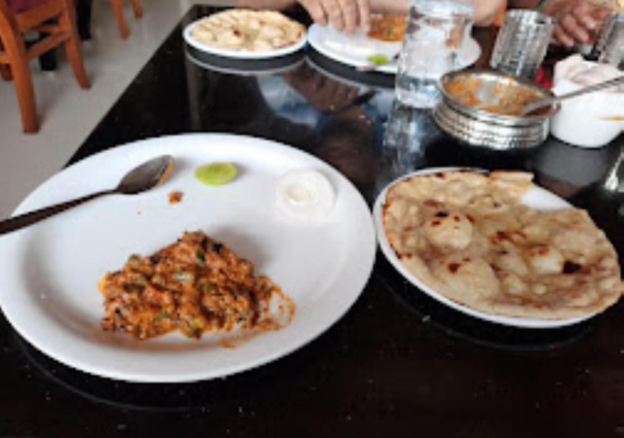 Hotel Rajwada Kapurhol Kapurwahal Exteriör bild