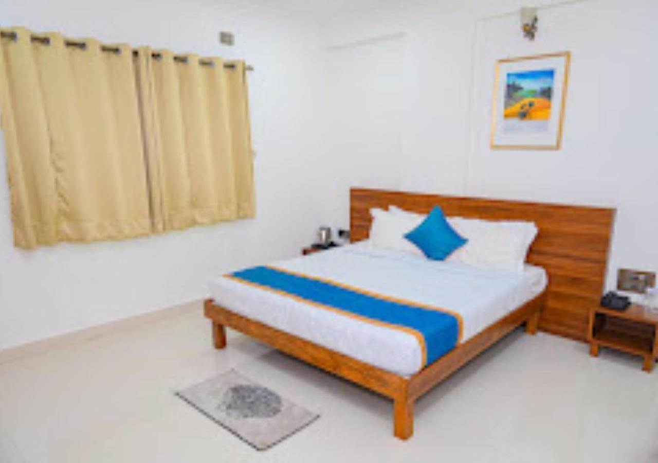 Hotel Rajwada Kapurhol Kapurwahal Exteriör bild