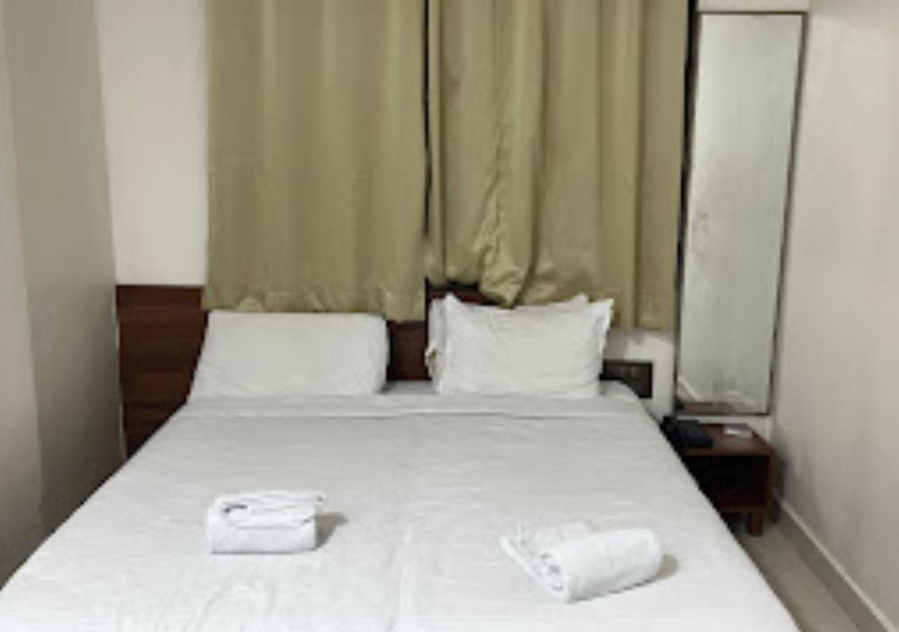 Hotel Rajwada Kapurhol Kapurwahal Exteriör bild