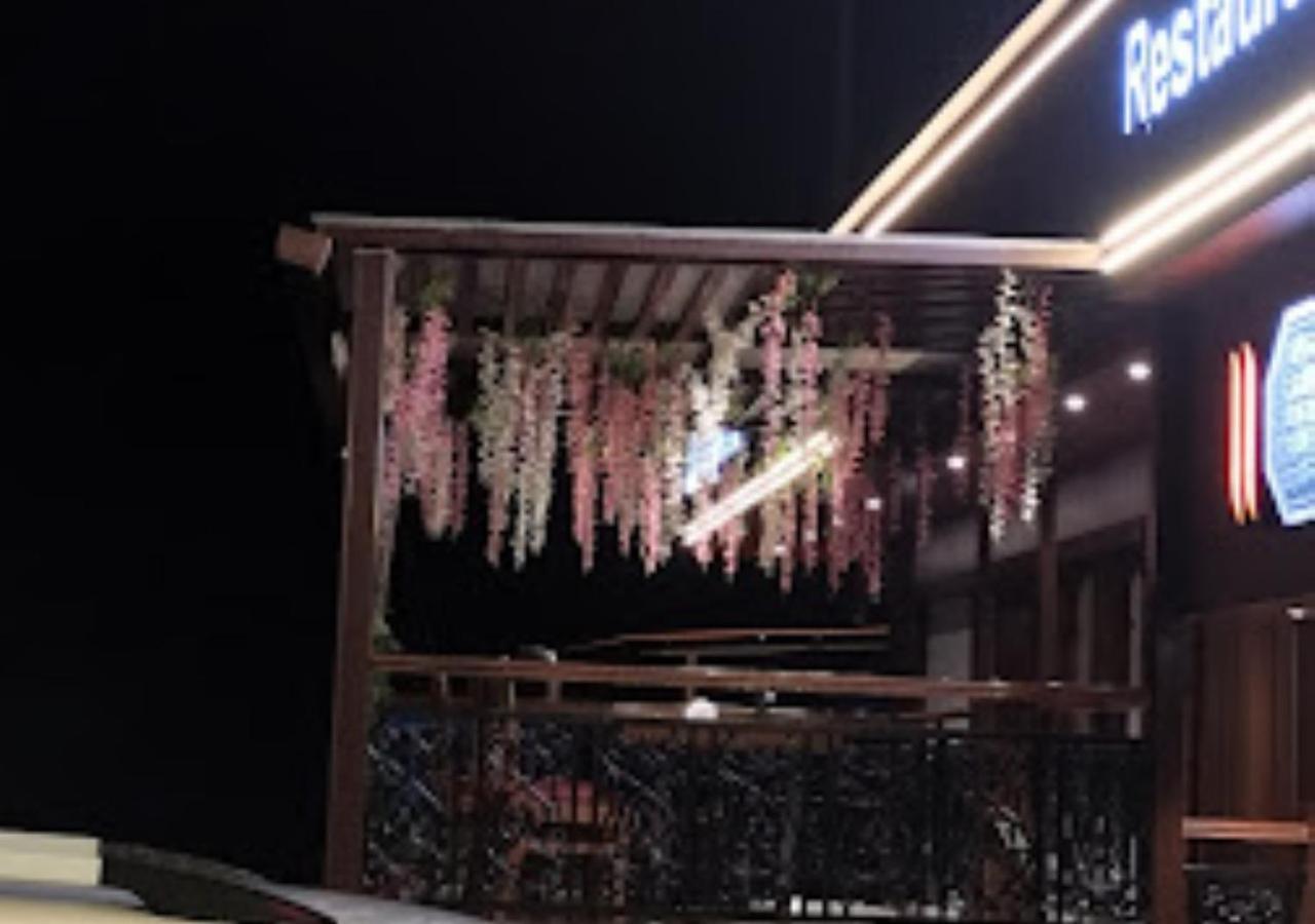Hotel Rajwada Kapurhol Kapurwahal Exteriör bild